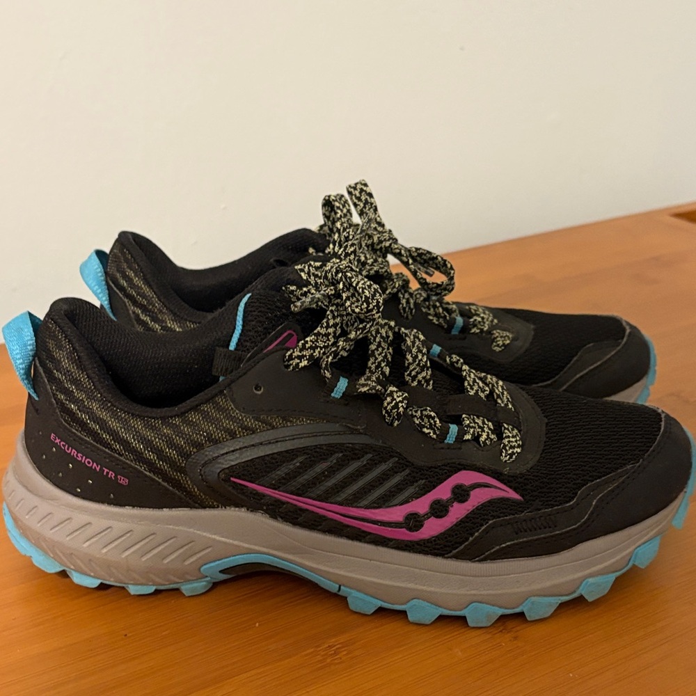 Saucony Black and Pink Athletic Shoes Women’s size 8